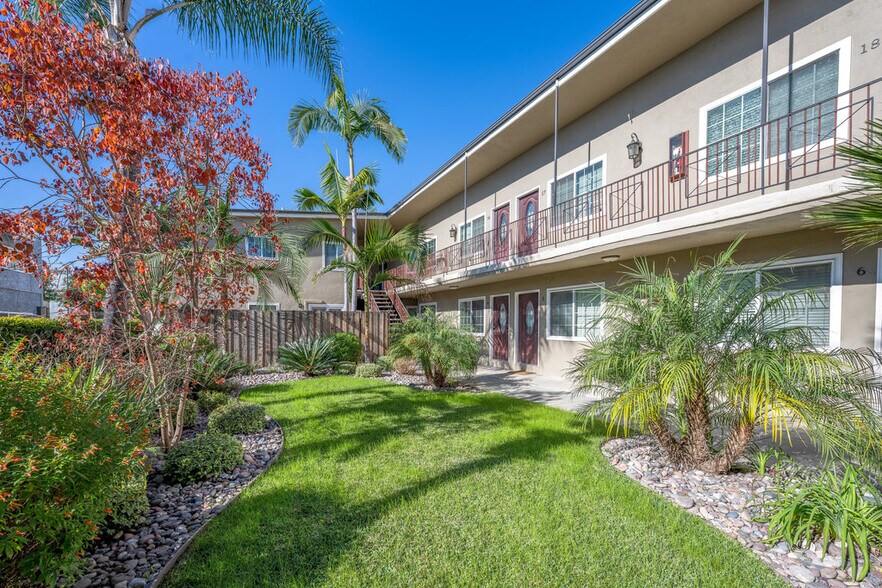 276 S Sierra Madre Blvd, Pasadena, CA à vendre - Photo de l’immeuble – Image 3 sur 14