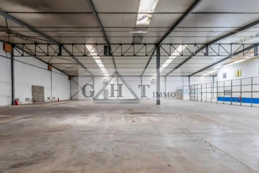 Industriel/Logistique dans Noisy-le-Grand à vendre - Photo de l’immeuble – Image 2 sur 3