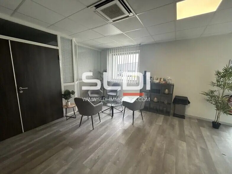 Bureau dans Reyrieux à louer - Photo intérieure – Image 3 sur 5