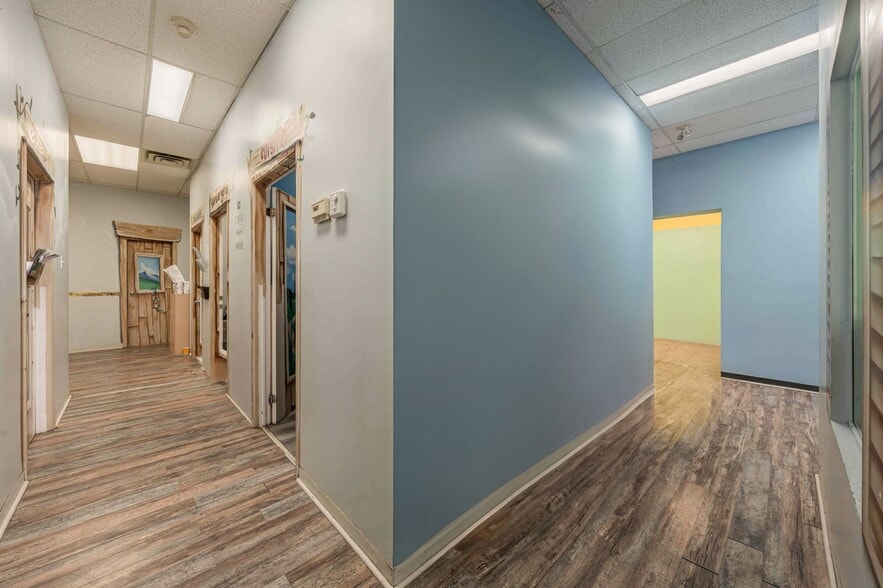 270-328 Rue Renaud O, Laval, QC à louer - Photo intérieure – Image 2 sur 12