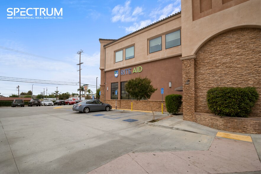 13803 Foothill Blvd, Sylmar, CA à louer - Photo de l’immeuble – Image 3 sur 14