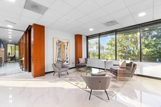 2955 Main St, Irvine, CA à louer Hall d’entrée– Image 2 sur 14