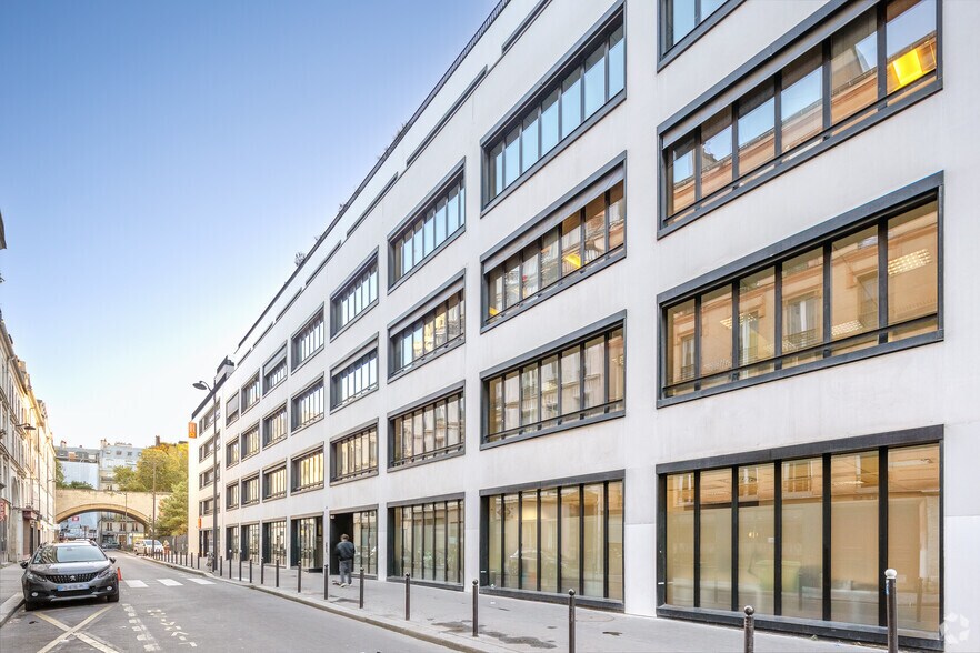 13 Rue Moreau, Paris à louer - Photo de l’immeuble – Image 3 sur 6