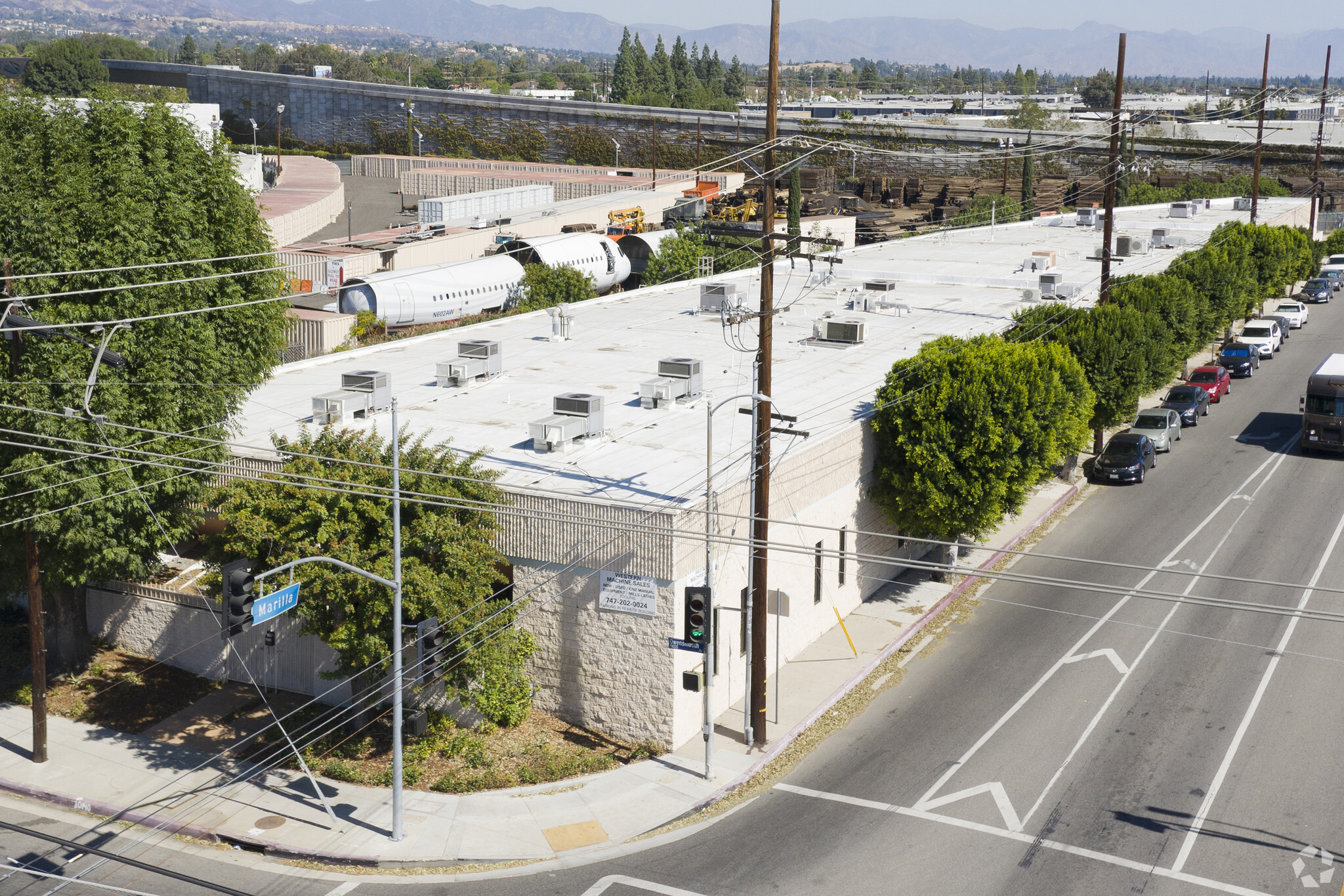 21601-21631 Marilla St, Chatsworth, CA à louer Photo principale– Image 1 sur 4