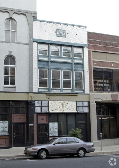 128 Monroe Ave, Memphis, TN à vendre - Photo de l’immeuble – Image 2 sur 3