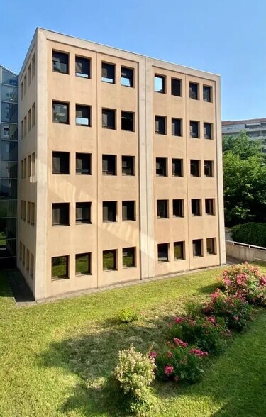 31 Place Jules Grandclément, Villeurbanne à louer - Photo de l’immeuble – Image 2 sur 7
