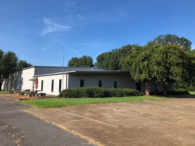 120 Crown Dr, Batesville, MS à vendre - Photo de l’immeuble – Image 1 sur 7