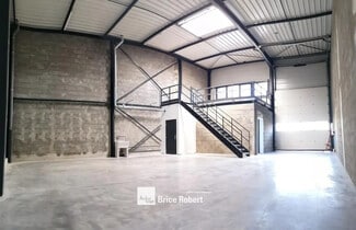 Plus de détails pour 44 Rue De L'Avenir, Genas - Bureau, Local d'activités à louer