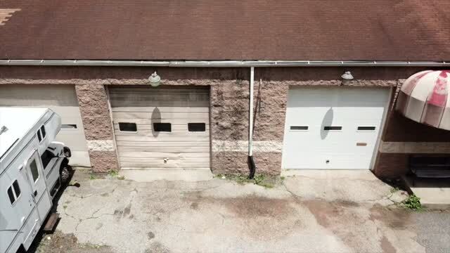801 Universal Rd, Pittsburgh, PA à vendre - Vidéo sur l’annonce professionnelle – Image 2 sur 17