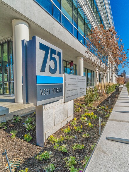 751 W 4th St, Winston-Salem, NC à louer - Photo de l’immeuble – Image 3 sur 8