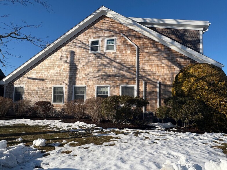 28 Caswell St, Narragansett, RI à vendre - Photo de l’immeuble – Image 3 sur 4