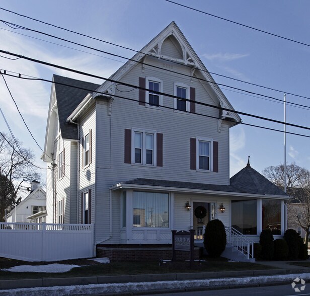 684 Park Ave, Cranston, RI à louer - Photo de l’immeuble – Image 2 sur 9