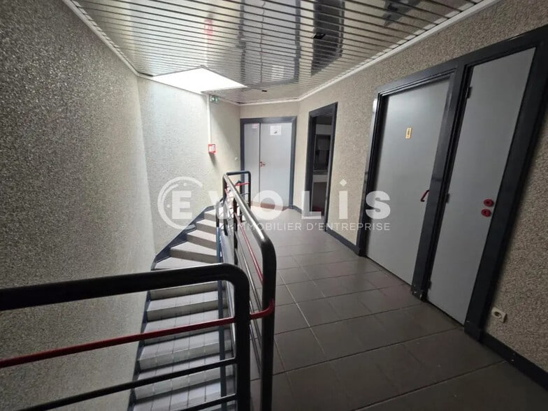 Bureau dans Massy à louer - Hall d’entrée – Image 3 sur 8