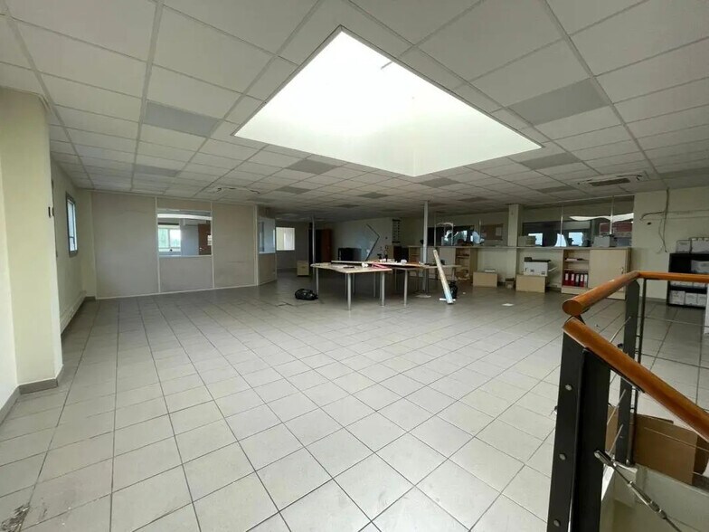 Industriel/Logistique dans Gignac-la-Nerthe à louer - Photo de l’immeuble – Image 3 sur 6