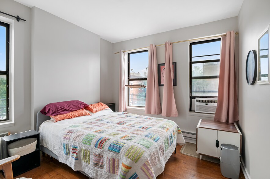 1056 Rogers Ave, Brooklyn, NY à vendre - Photo de l’immeuble – Image 3 sur 5