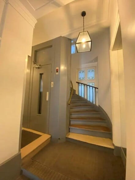 Bureau dans Paris à louer - Hall d’entrée – Image 3 sur 11