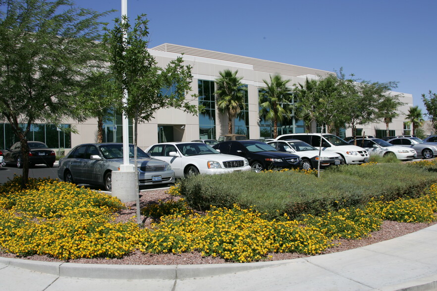 2651 N Crimson Canyon Dr, Las Vegas, NV à louer - Photo de l’immeuble – Image 1 sur 5