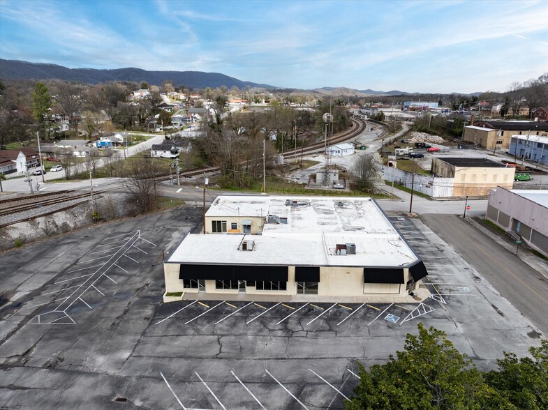 521 Devonia St, Harriman, TN à vendre - Photo de l’immeuble – Image 2 sur 42