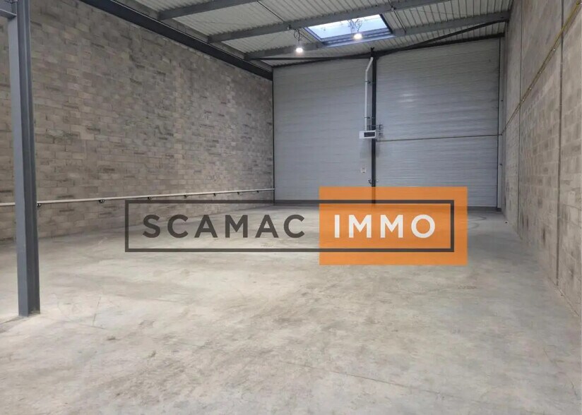 Local d'activités dans Louvres à vendre - Photo de l’immeuble – Image 3 sur 4