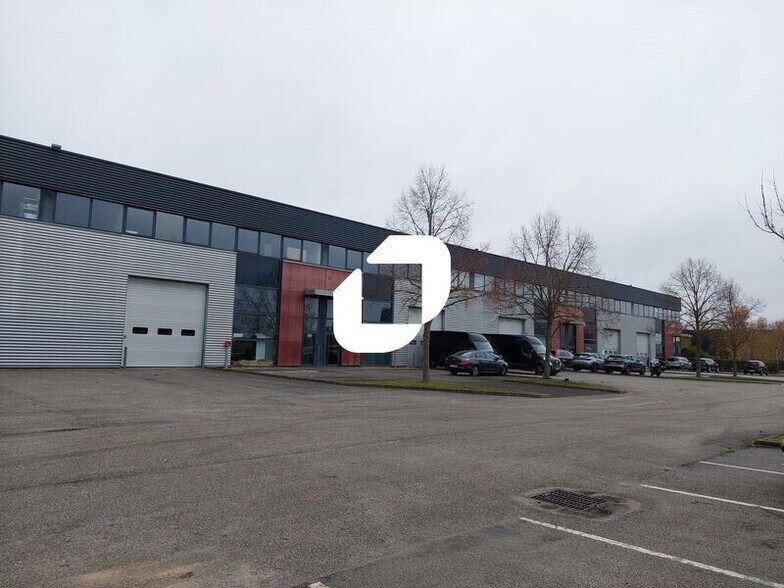 4 Rue Du Maréchal De Lattre De Tassigny, Élancourt à louer - Photo de l’immeuble – Image 3 sur 13