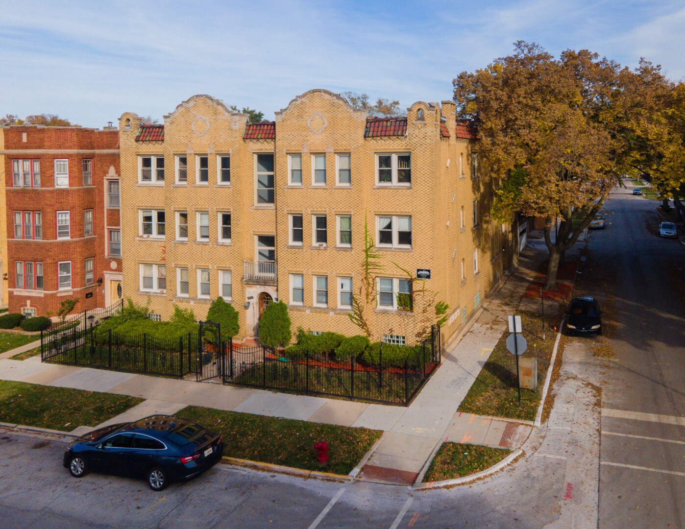 8557 S Bennett Ave, Chicago, IL à vendre Photo de l’immeuble– Image 1 sur 6