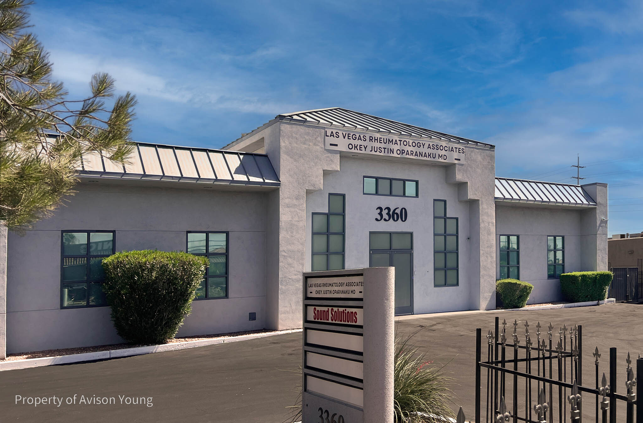 3360 E Russell Rd, Las Vegas, NV à louer Photo de l’immeuble– Image 1 sur 9