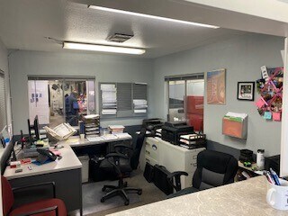 Plus de détails pour 629 E Pioneer Ave, Puyallup, WA - Local d'activités à louer