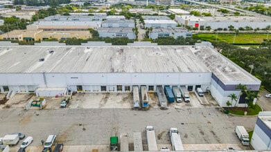 8301 NW 27th St, Miami, FL à louer Photo intérieure– Image 2 sur 4