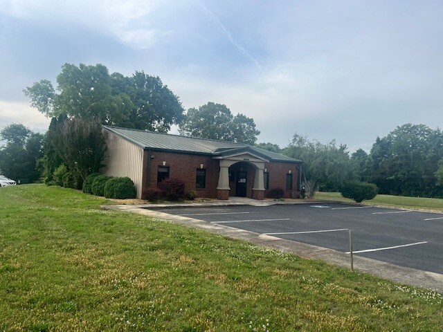 2050 Cowan Hwy, Winchester, TN à louer - Photo de l’immeuble – Image 2 sur 21