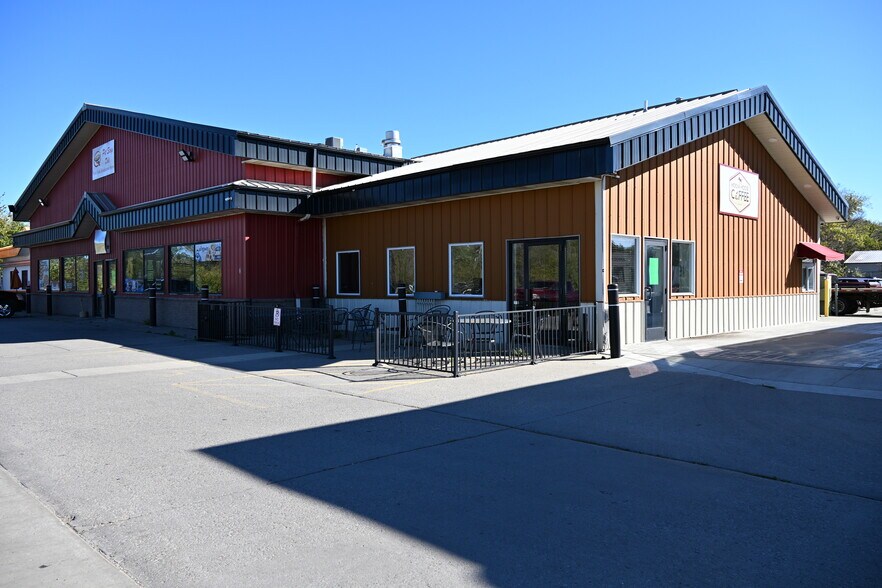 620 Dutch Lake Dr, Howard Lake, MN à louer - Photo de l’immeuble – Image 1 sur 1