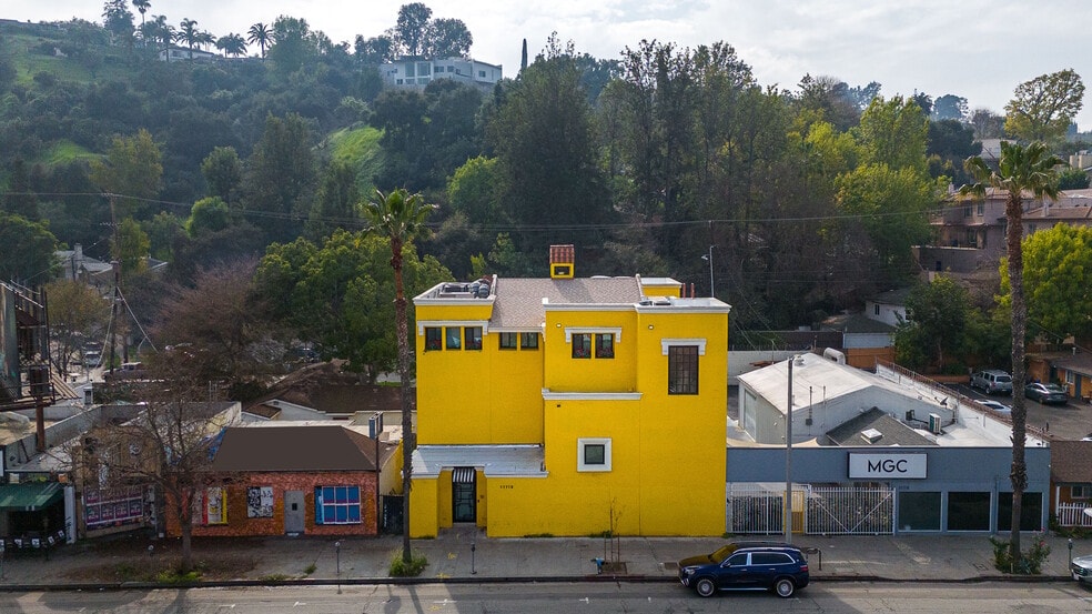 11112 Ventura Blvd, Studio City, CA à vendre - Photo principale – Image 1 sur 21