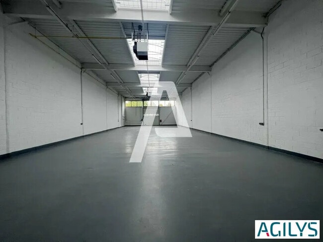 Plus de détails pour Local d'activités à louer