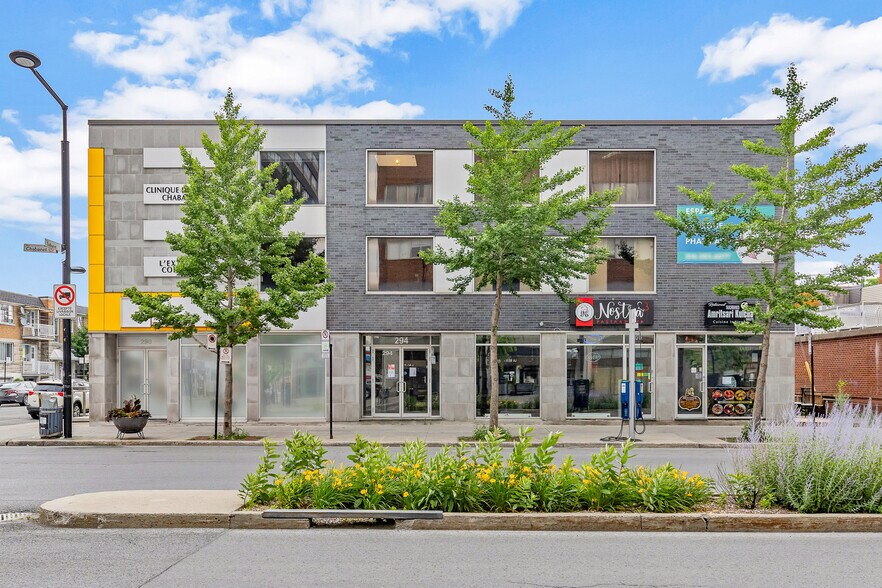 290-304 Rue Chabanel O, Montréal, QC à louer - Photo de l’immeuble – Image 2 sur 3