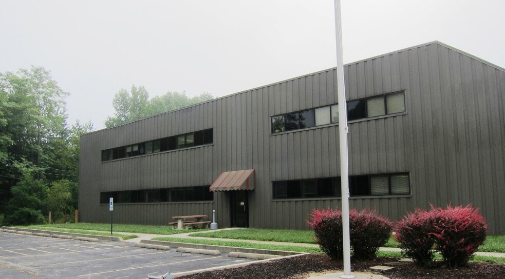 745 S Gardner St, Scottsburg, IN à vendre - Photo principale – Image 1 sur 3