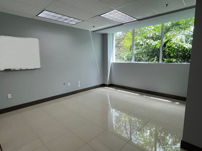 2550 S Bayshore Dr, Coconut Grove, FL à louer - Photo de l’immeuble – Image 3 sur 10