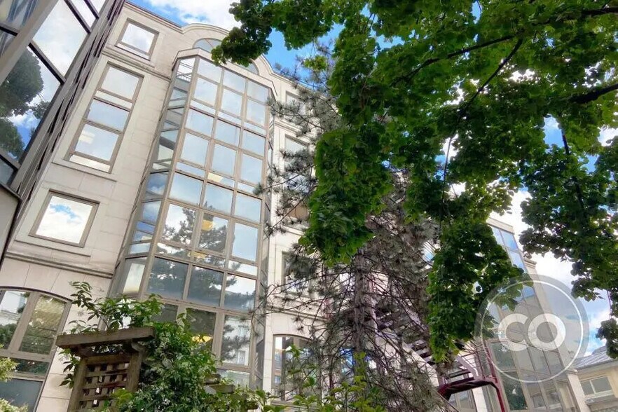 Bureau dans Neuilly-sur-Seine à louer - Photo de l’immeuble – Image 1 sur 5