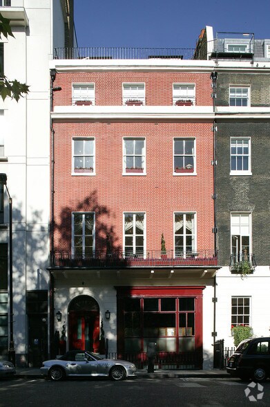 28 Berkeley Sq, Londres à louer - Photo principale – Image 1 sur 2