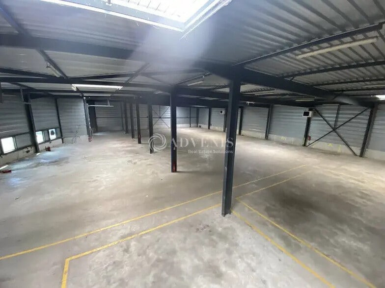 Local d’activités dans Montigny-le-Bretonneux à louer - Photo de l’immeuble – Image 2 sur 6