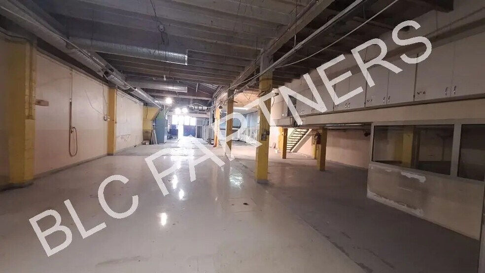 Local d’activités dans Paris à louer - Photo de l’immeuble – Image 1 sur 7