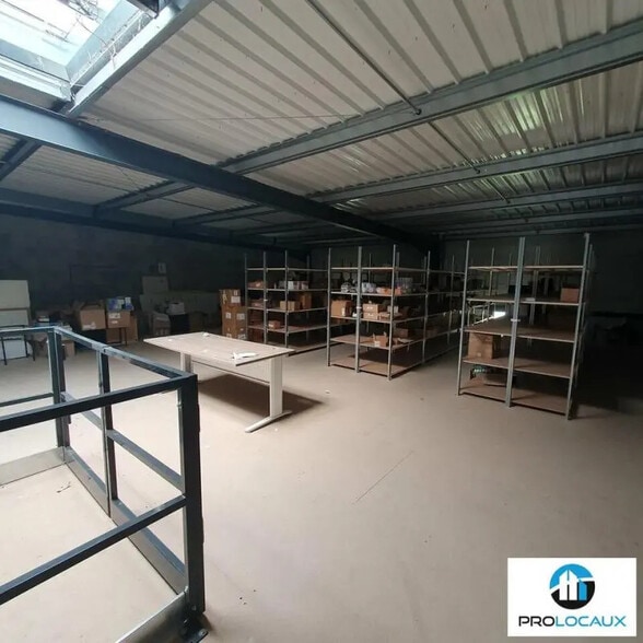 Local d’activités dans Le Versoud à louer - Photo de l’immeuble – Image 3 sur 12