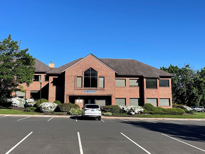 50 Avon Meadow Ln, Avon, CT à louer - Photo de l’immeuble – Image 3 sur 6