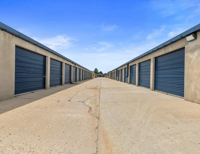 12650 Ford Dr, Fishers, IN à louer - Photo de l’immeuble – Image 2 sur 5