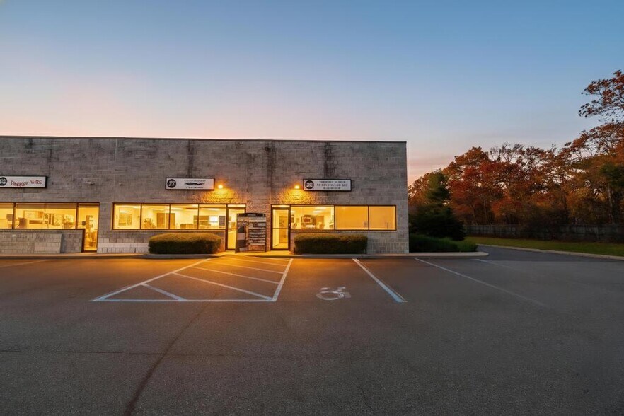 2231 Fifth Ave, Ronkonkoma, NY à vendre - Photo de l’immeuble – Image 1 sur 34