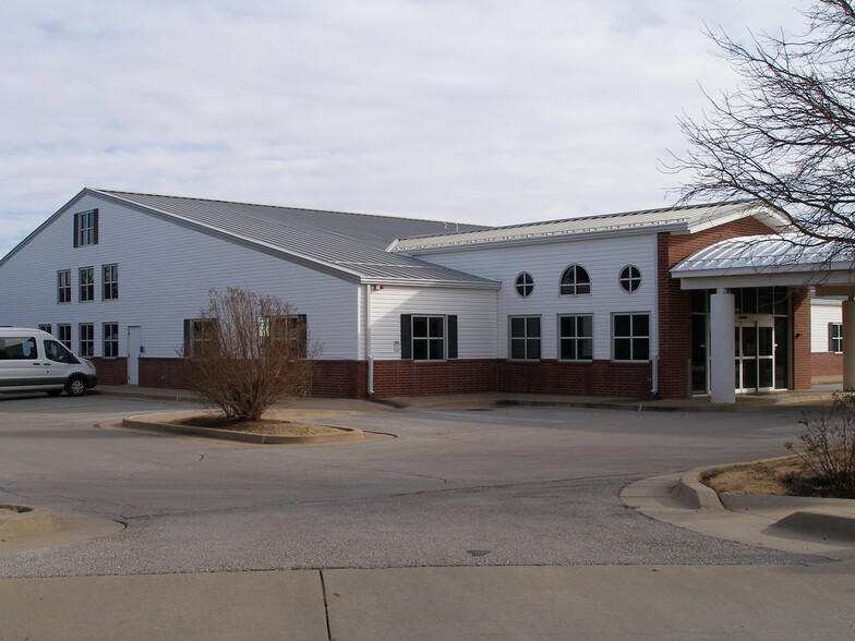 15500 Jeffersons Garden Ave, Edmond, OK à vendre - Photo de l’immeuble – Image 2 sur 6