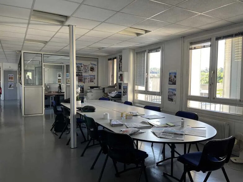 Bureau dans Creil à vendre - Photo de l’immeuble – Image 1 sur 4