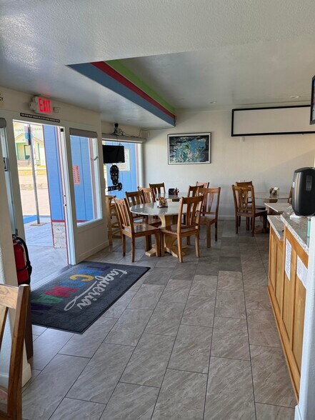 2003 Eich Rd, Eureka, CA à vendre - Photo de l’immeuble – Image 2 sur 11