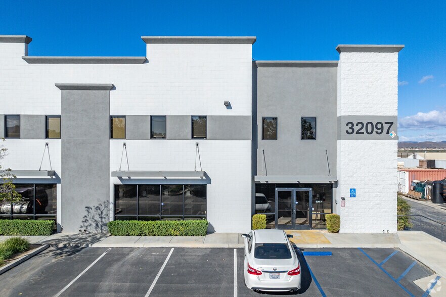 32097 Corydon Rd, Lake Elsinore, CA à louer - Photo de l’immeuble – Image 3 sur 9