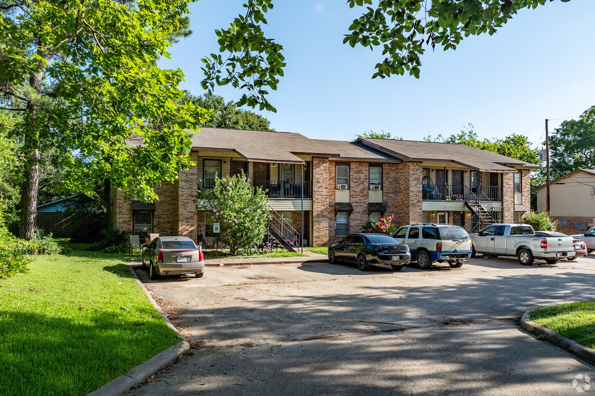 205 E Watson St, Willis, TX à vendre Photo de l’immeuble– Image 1 sur 22