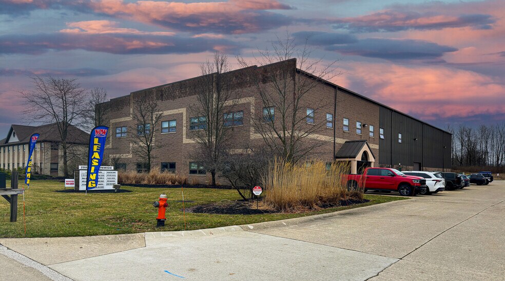 2888 Nationwide Pky, Brunswick, OH à louer - Photo principale – Image 1 sur 66