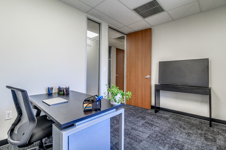 3030 NW Expressway, Oklahoma City, OK à louer - Photo intérieure – Image 2 sur 22